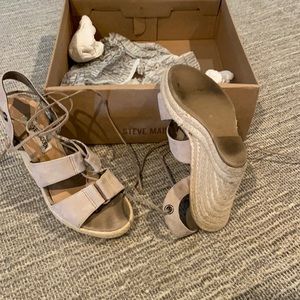 Ladies strapped shoes, ladies 5.5